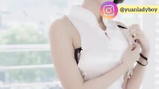 伪娘元气酱约拍私房忍不住发骚在摄影师面前脱下内裤