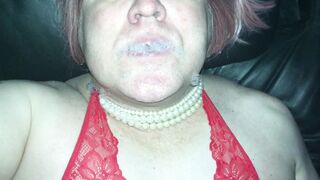 Mature T-Model Deepthroating Jism Bubbles After a Phat Fountain