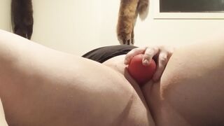 Vibing my clitoris with rose fucktoy