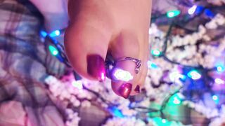 5 Min Soles sample movie. Holiday Decoration Detangle with Toes