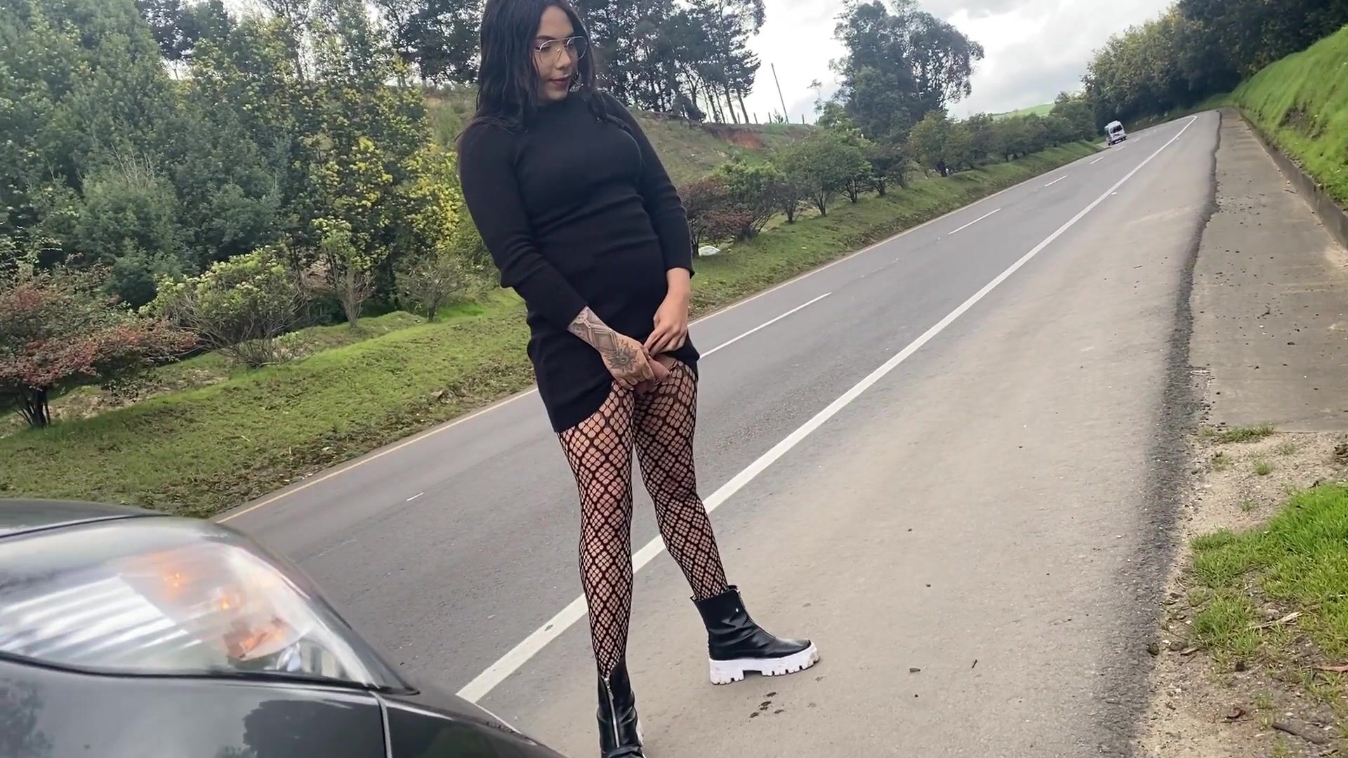 mature public piss DESPERATE! Chick desperate to piss in public. HUMUNGOUS JET OF COLLAGENOUS  URINATE