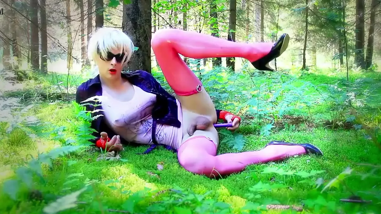 Lola Spais crossdresser in the Forest picture